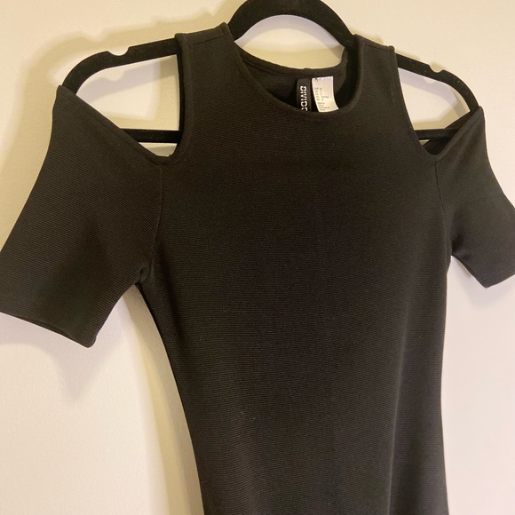 NWOT H&M off the shoulder flattering bodycon dress, ribbed fabric, size 2 - Picture 4 of 6